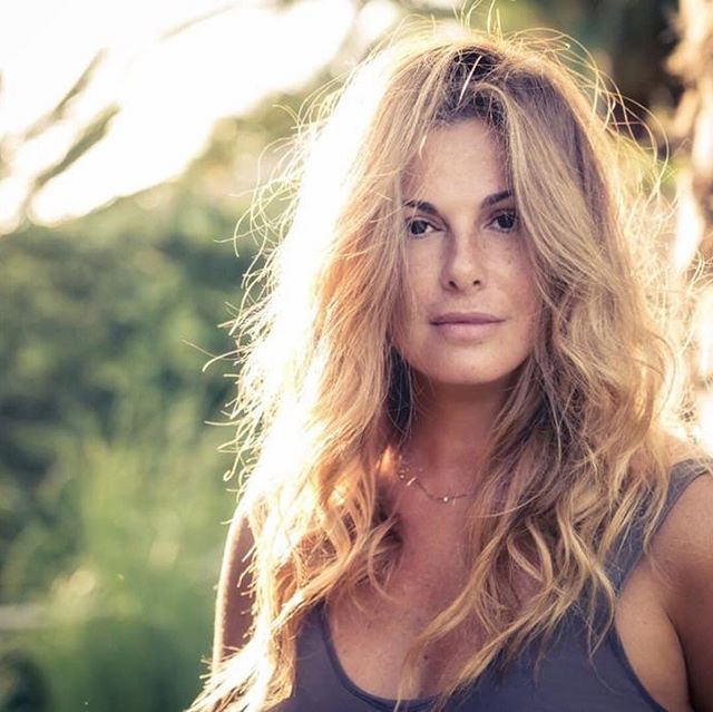 Corriere's tweet photo. Vanessa Incontrada di nuovo sotto attacco degli haters risponde così: “Le vostre imperfezioni vi renderanno uniche, amatele😊 
Besitos Amigos 😙🦋” https://t.co/38XWAzsPWJ https://t.co/lVkfbIzshW