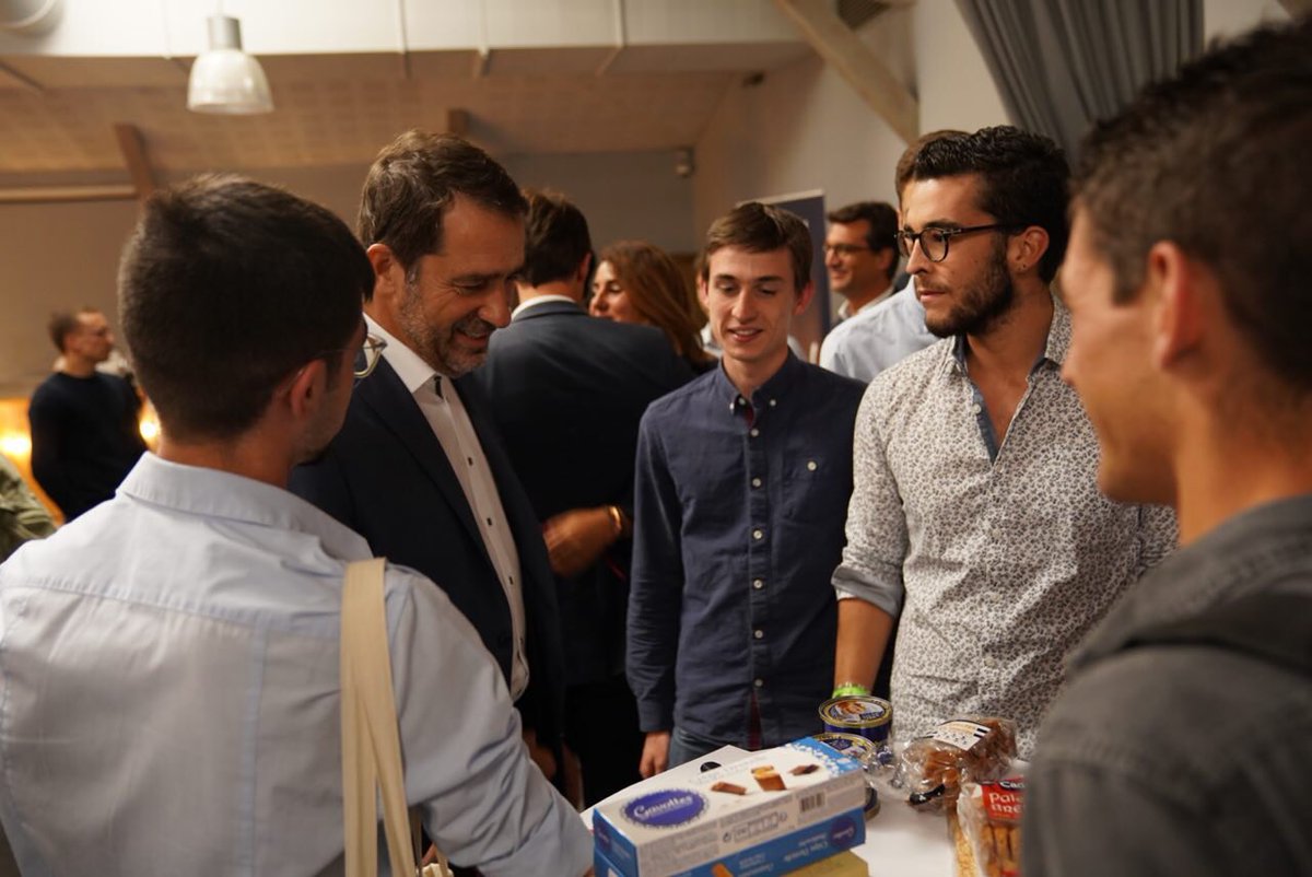 Jeunesenmarche's tweet photo. 🎉Ouverture de la #ConventionJAM2019 ! 

En présence de @CCastaner venu partager avec les #JAM de toute la France, les spécialités de leur territoire ! https://t.co/Afyj4VKRH6