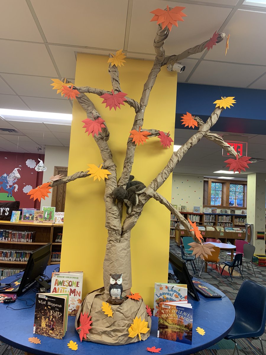 SalemLibrary's tweet photo. Maybe you’ve noticed the library has experience a changing of the seasons? #SalemLibLife #Fall #LibrariesofInstagram #libraryshenanigans #artsandcrafts https://t.co/D8XI97hqF7