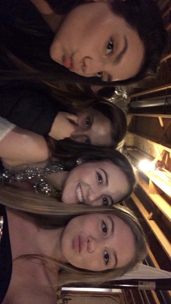 Sami_hoffman3's tweet photo. happy birthday gorgeous @mayreperowitz I hope you have a great day because you deserve it!! see you later 🥳❤️ https://t.co/IhM2FYRnNu