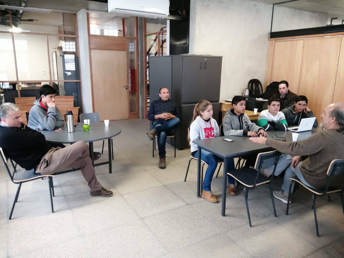 BlackWolves04's tweet photo. @BlackWolves04 en entrevista con el arquitecto Tati Bayo, preparaciones del proyecto del año! #UnHogarDigno @FP13SOUZA @MarceloUTEC @FLL_Uruguay @Plan_Ceibal @Fede_kahrs https://t.co/KHMOUoHBTf
