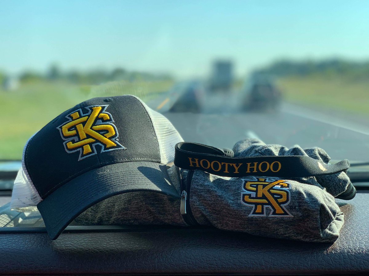 ksuhoothouse's tweet photo. #TheHootHouse hits the road! See you tomorrow, Kent State! #GoKSUOwls #HootHouseTravels #GoldStandard #ForeverOwl #FindYourWings #TailgateAway https://t.co/PKDVuL1YP5