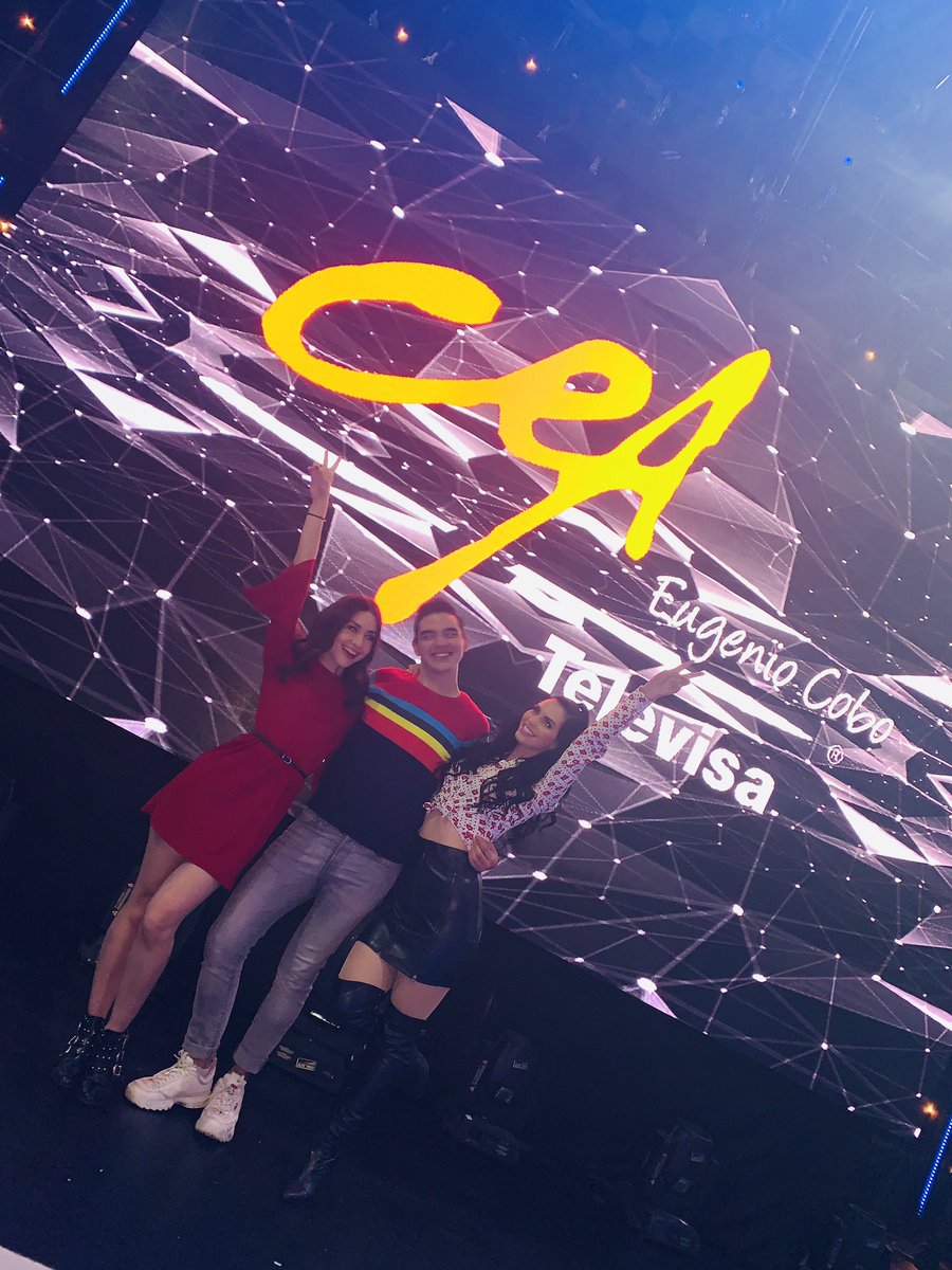 mildred_angie's tweet photo. Estamos por concluir nuestra trayectoria en esta GRAN escuela ⭐️ 3 años de crecer JUNTOS . #ceaTelevisa #corporal2019 #generacion2017-2019 🙏 @CeaTelevisa EN EL CEA NACEN LAS #ESTRELLAS 🎭❤️GRACIAS POR TANTO !!! https://t.co/wQl8sZ0Xnu
