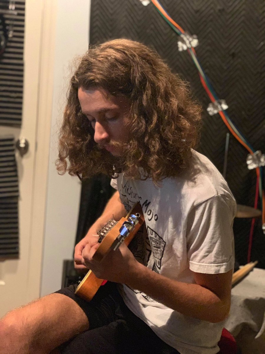 pickin’ and lickin’ 🦆👅👩🏽‍🌾 happy Friday folks