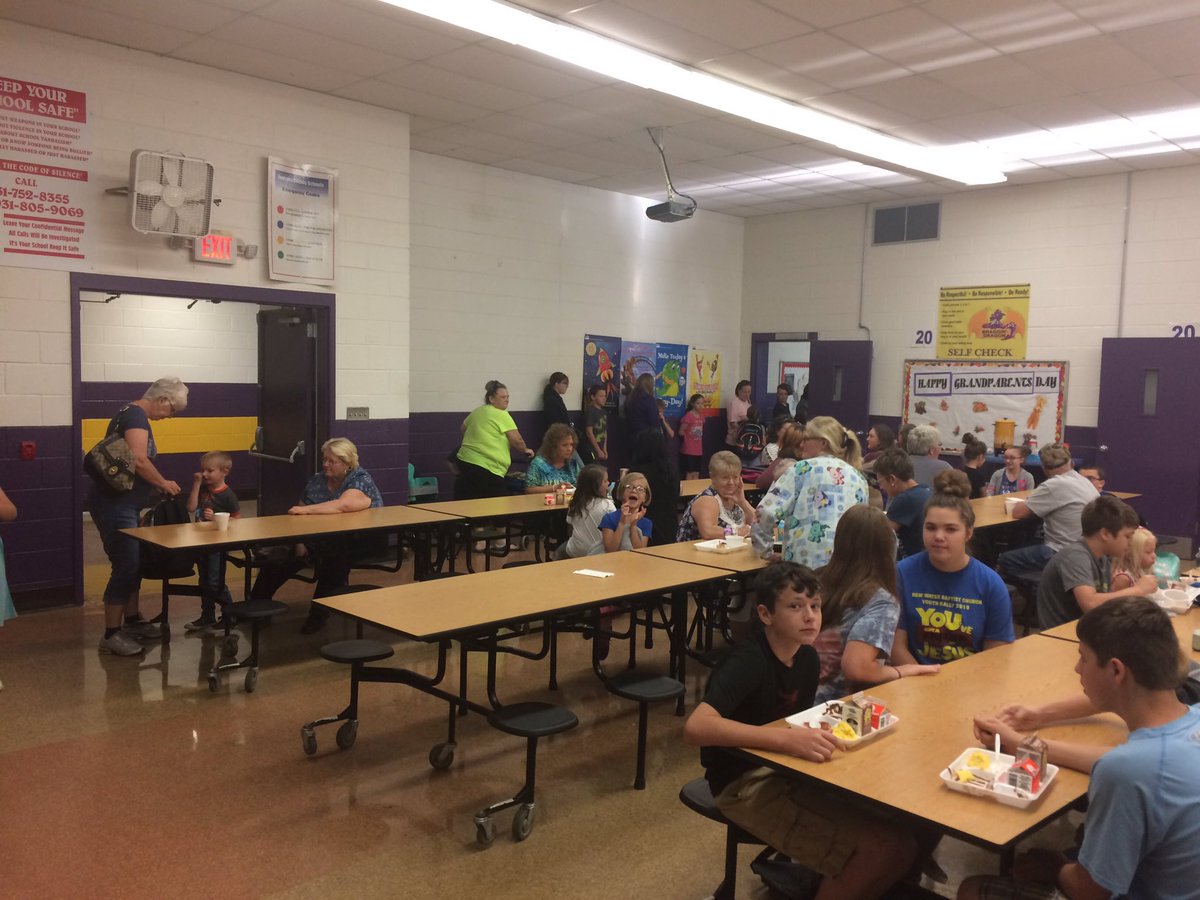 Smiths30Tn's tweet photo. Some of our grandparents who joined us for breakfast this morning. #teachfentress https://t.co/HrvZn8aaSt