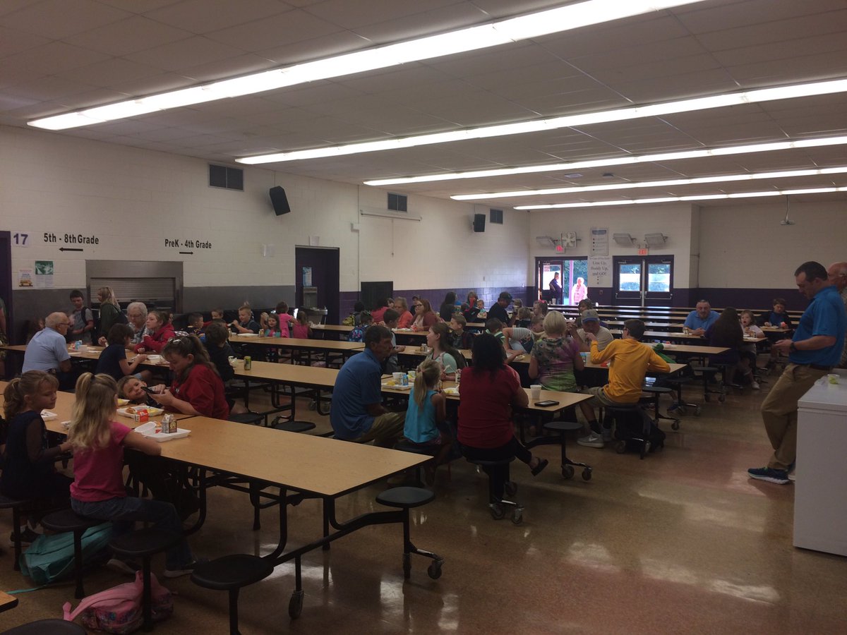 Smiths30Tn's tweet photo. Some of our grandparents who joined us for breakfast this morning. #teachfentress https://t.co/HrvZn8aaSt