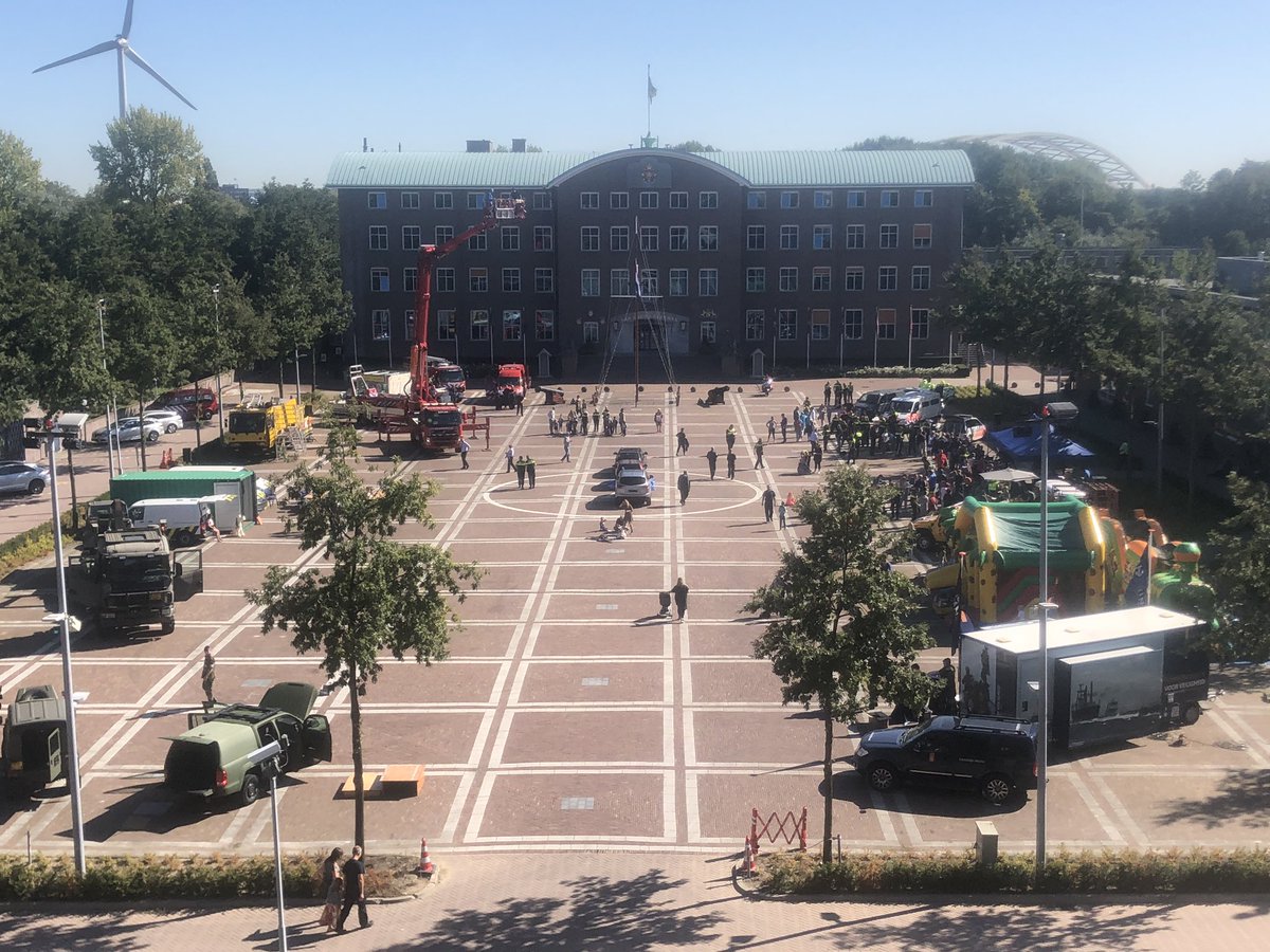 AOOKramer's tweet image. Vandaag ontvangen wij de Sophia city tour op de Van Ghentkazerne. Gezamenlijk met alle hulpdiensten geven wij de kinderen een onvergetelijke dag. @DefensieOnline @korpsmariniers @kon_marine @Politie @Brandweer_NL @Douane