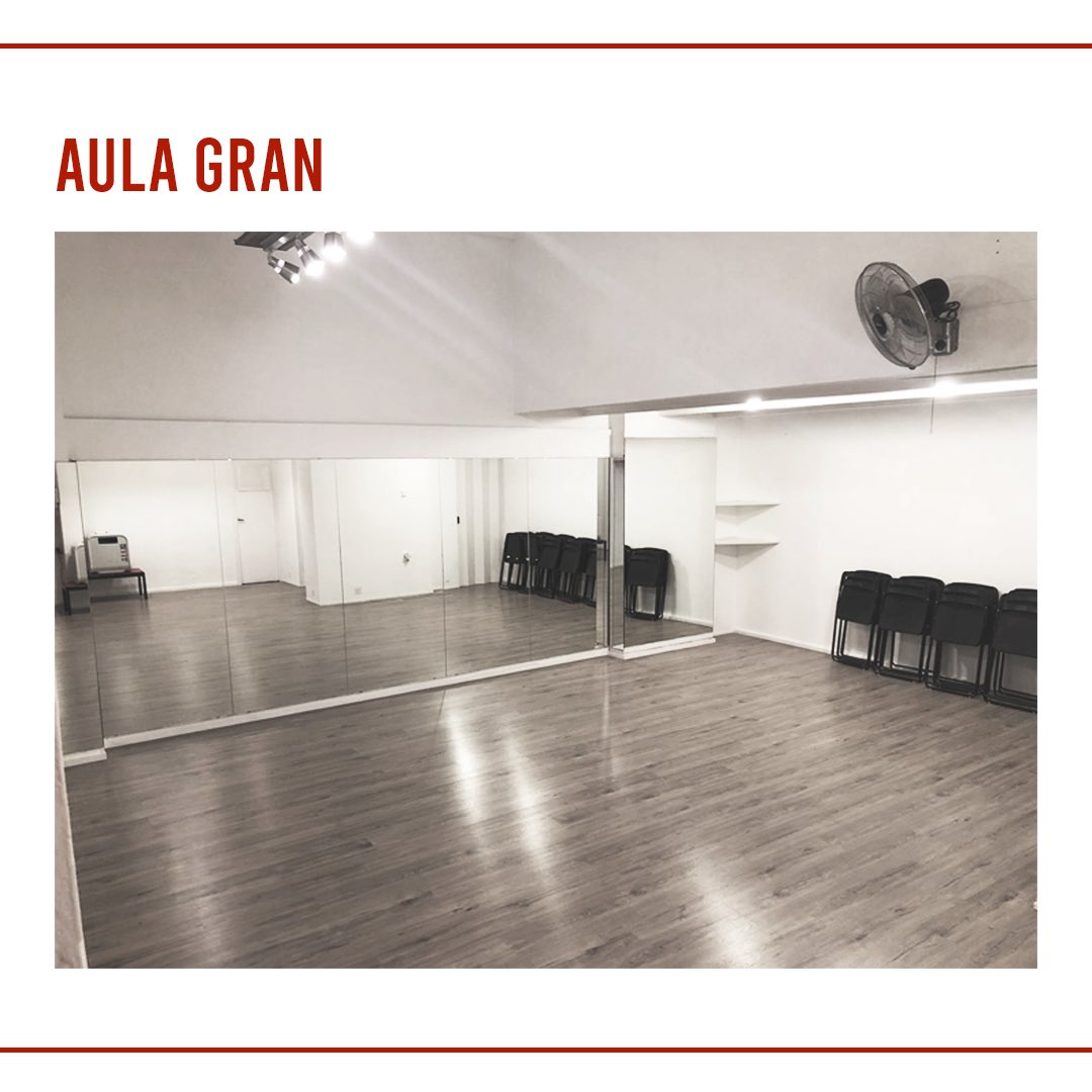 Aquesta és la nostra aula gran!!
L’aula polivalent on impartirem les activitats col•lectives! Tant els grups vocals com les classes de dansa! Vine a veure el nostre espai, t’hi esperem!! 🙈👏🏻
#veubarcelonamusic #inscripcionsobertes #vocalcoach #vocal #singers #mushup #dance