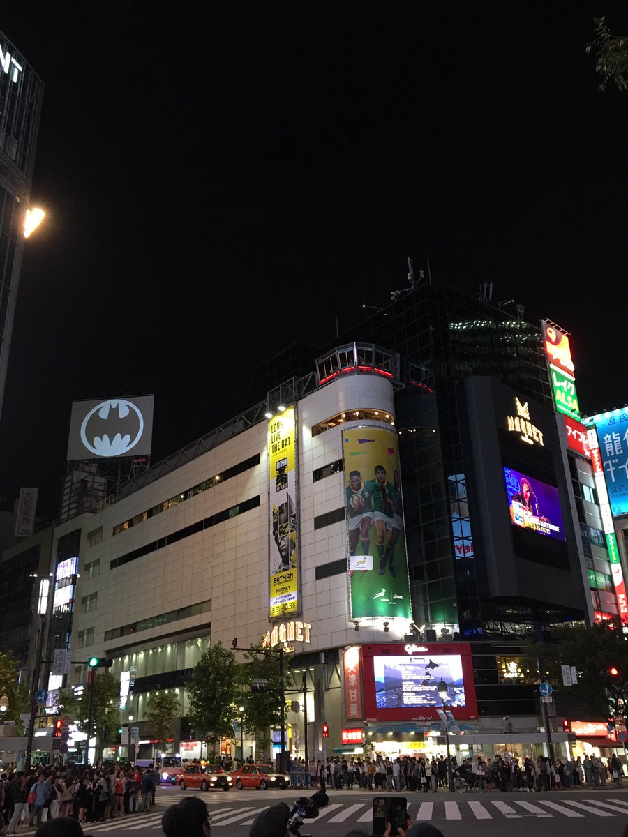 Magnet By Shibuya109 渋谷の空に注目 9 21の今日は バットマン80周年 今渋谷の街から空を見上げると バットシグナル が点灯していますよ 是非空を見上げてみてくださいね バットマン80周年 Longlivethebat Batman80 バットマンよ永久