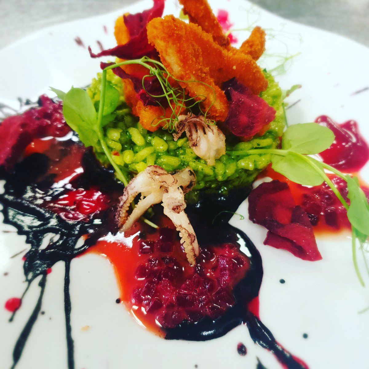 Amazing starter on our specials today 🤤🤤🤤🤤 Green risotto, crispy planko calamari served with black ink &amp; beetroot dressing 👌👌👌👌