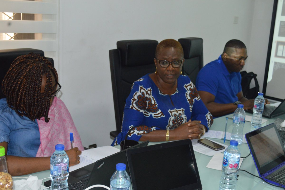 WarehouseVisib1's tweet photo. Putting heads together: Day three at Africa Resource Centre, @ARC4SC retreat in Abuja. @ARC4SC @zukynokeke @gatesfoundation. https://t.co/zSqQ5wc443