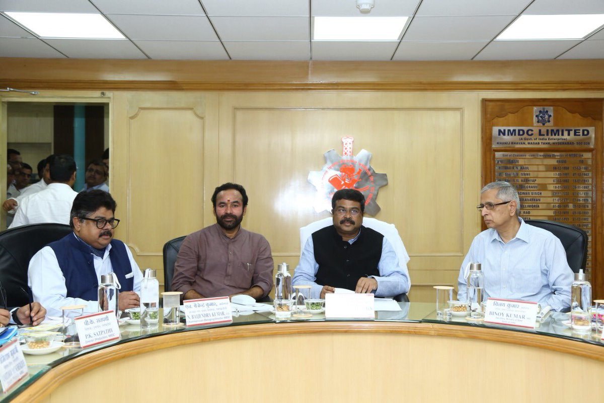 Reviewed the performance of <a href="/nmdclimited/">NMDC Limited</a>, one of the largest mining companies of India in the presence of Shri <a href="/kishanreddybjp/">G Kishan Reddy</a> and senior officials of <a href="/SteelMinIndia/">Ministry of Steel</a>. Instructed #NMDC to focus on increasing iron ore production and maximising productivity and profitability.