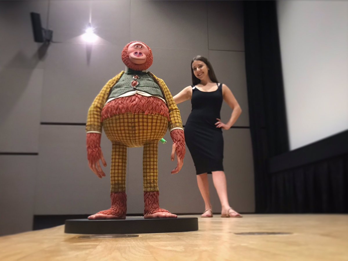 shannaess's tweet image. 🤩*still picking up jaw from the floor*🤩
@LAIKAStudios’ Philippe Tardif brought a little friend from #MissingLink to @StopMoMontreal and hooked up this amazing forced perspective shot 🙌 

What a fantastic opening night &amp;amp; #behindthescenes masterclass!
#PuppetPower #StopMoMTL2019