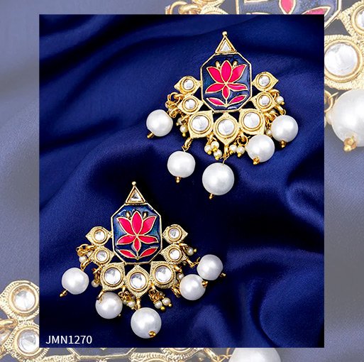 UtsavFashion's tweet image. Opt for these delightful Meenakari earrings overlaid with brightly colored designs like flowers, birds and leaves. Choose your favorite earrings in exquisite designs.
utsavfashion.com/jewelry/meenak…
.
.
#UtsavFashion #ModernYetRooted #CelebrateTheIndianExperience