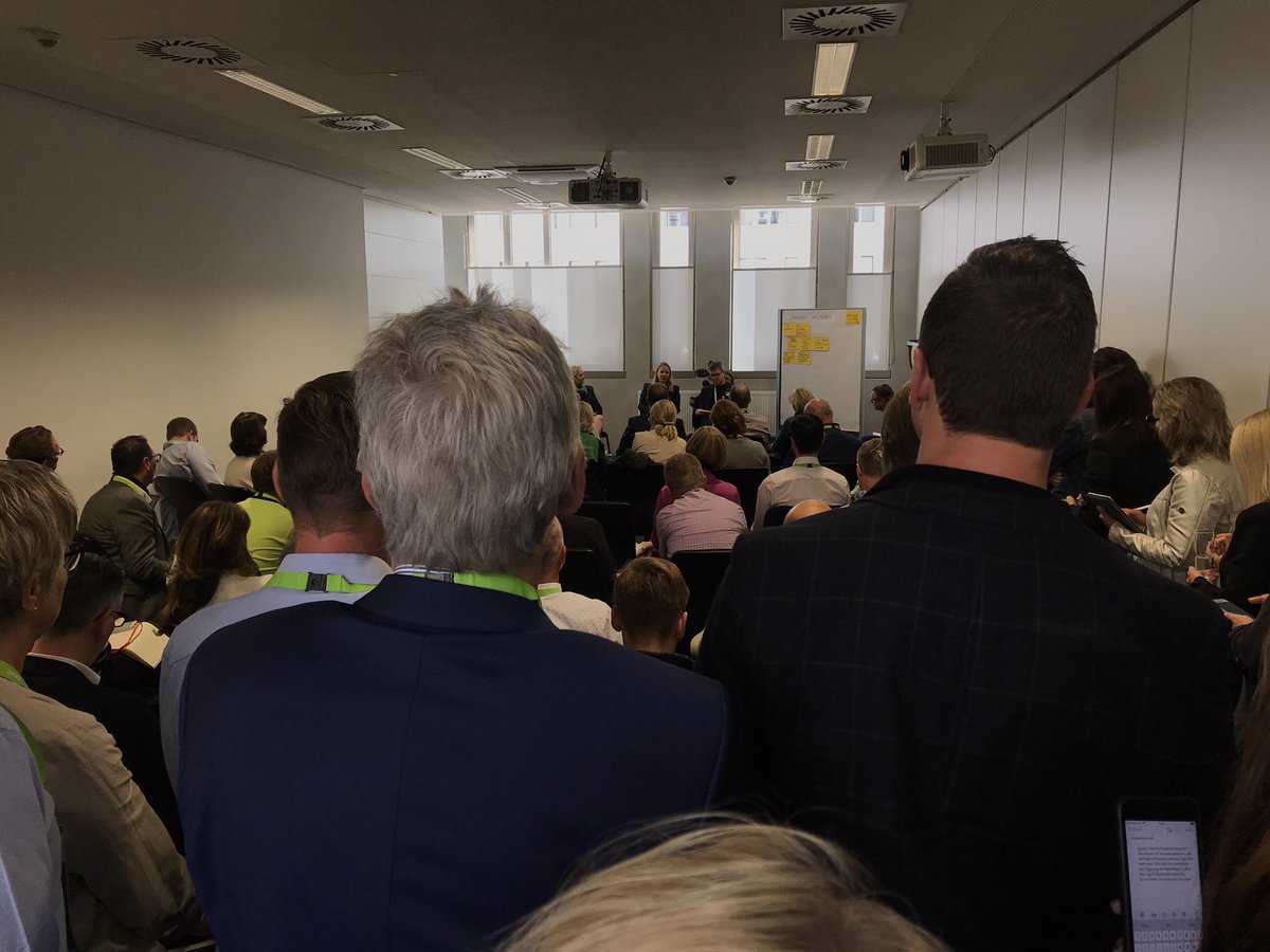 kirmi's tweet photo. Volles Programm  und volle Sessions beim #DATEVCoCreationCamp

 #digitaletransformation #steuerberater #networking #digitalisierung https://t.co/WIcVrFLJKE