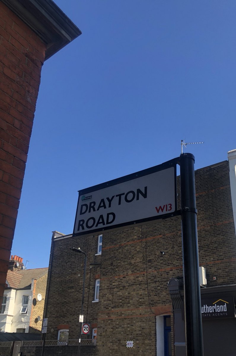 MPSPitshanger's tweet photo. Sun is shining today as we conduct ASB patrols around the #Draytons and #ManorRoad https://t.co/7VtmSGbdbR