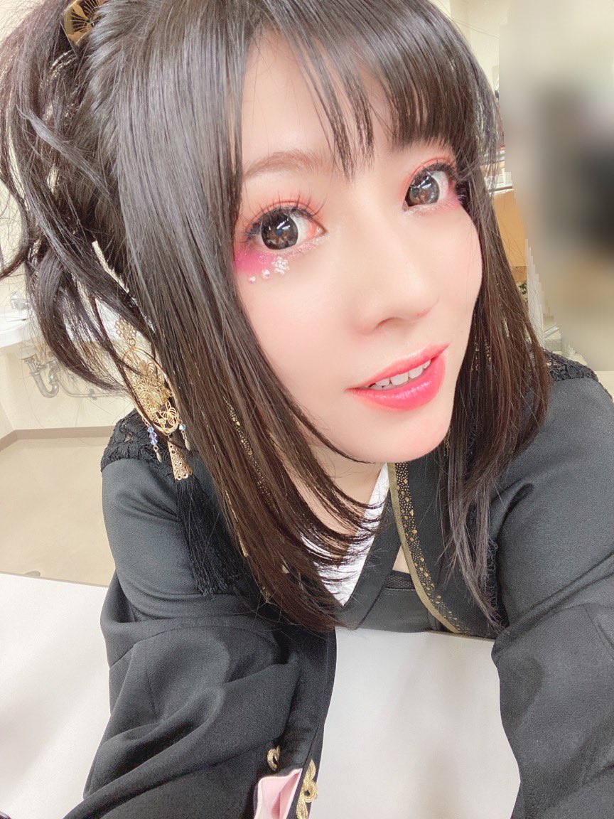 鈴華ゆう子yuko Suzuhana 広島ありがとうございましたー やっぱり広島は すごい盛り上がりだねー ライブ直後に撮った写真は全てマイクについた口紅が鼻に付いてる件 自爆 鈴華ゆう子yuko Suzuhana 広島ありがとうございましたー やっぱり広島は すごい盛り上がりだねー ライブ直後に撮った写真は全てマイクについた口紅が鼻に付いてる件 自爆