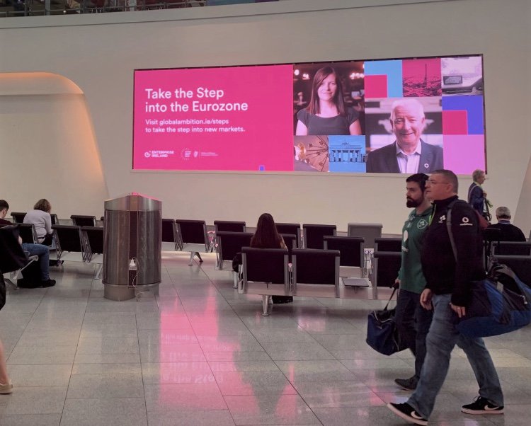 We’re Healy trying our Best to support the boys in green by showing the first  <a href="/IrishRugby/">Irish Rugby</a>  game on our big screen (9x3 meters) in <a href="/TheLoopDutyFree/">The Loop</a> T2 Departures. 
Get your trip off to a (Van Der) Flier on Sunday morning with #IREvSCO 🏉
#ShoulderToShoulder #ComeOnIreland #COYBIG