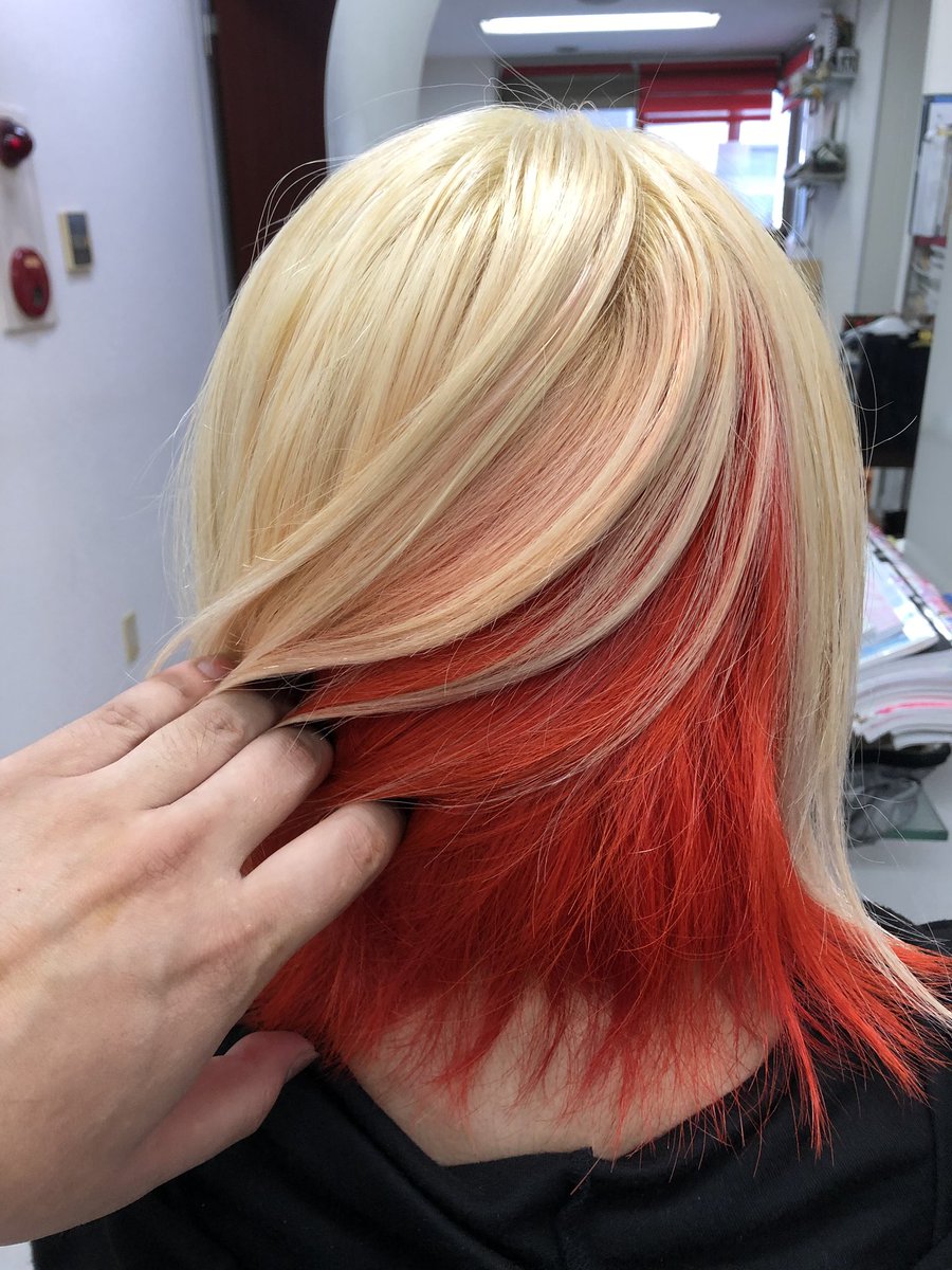 Uzivatel ストロベリーロックス 赤羽カラー専門店 Na Twitteru 本日のヘアカラー トップはプラチナブロンドに インナーをオレンジにしたツートンカラー このくらいの明るさだとホワイトブリーチ２回が目安です 特殊カラーは要予約 ヘアカラー