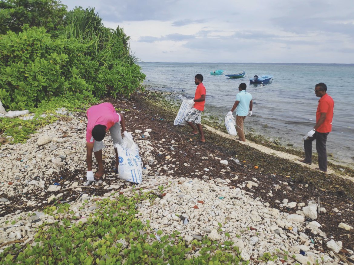 On going #CoastalCleanupDay in kanditheemu! <a href="/parleymv/">Parley Maldives</a> <a href="/parleyforoceans/">Parley</a> <a href="/TwitSaafu/">ޓްވިޓްސާފު</a> <a href="/visitkanditheem/">Visit Kanditheemu</a> <a href="/SaveMaldivesMV/">#SaveMaldives Campaign</a> #ClimateStrikeMv #CoastalCleanupmv