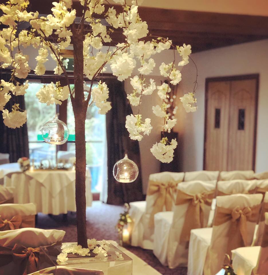 3_horseshoesinn's tweet photo. 👰🏼We’re very excited about our next Wedding Event coming up tomorrow Sunday 22nd, September 2019, our Wedding Open Day. 11am-4pm

Come and see our stunning countryside venue fully dressed for a Civil Ceremony and a Wedding Breakfast #weddingopenday #weddingvenue https://t.co/RxFcJF1KDP