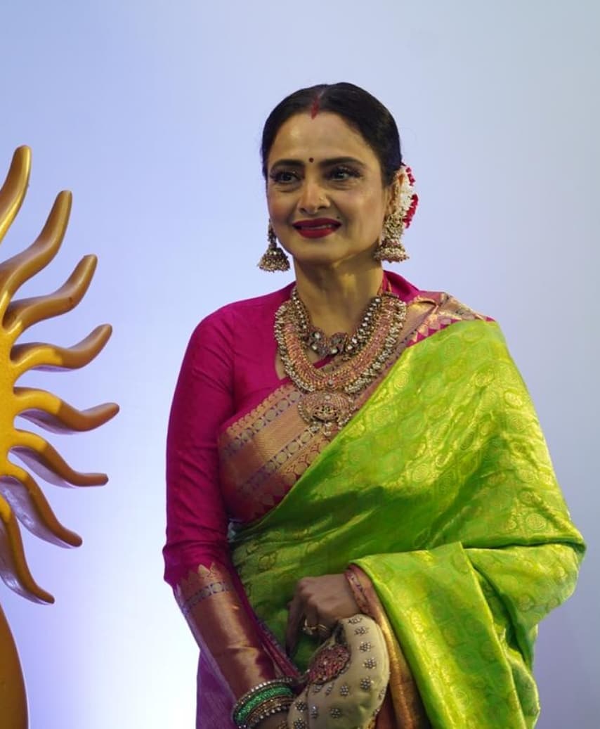 IIFA's tweet photo. An embodiment of sheer elegance &amp; grace that is our beautiful Rekha Ji.
#iifa20 #iifahomecoming https://t.co/ZUIur5JyqZ