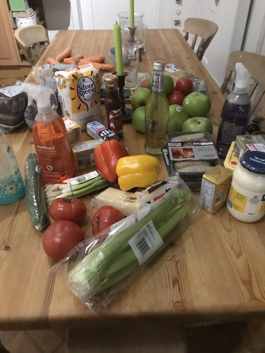 kategill43's tweet photo. Tesco ordered arrived and had to unpack all the fruit and veg from plastic bags and then gave them back to the driver who said he would put them in the bin! What are you doing @Tesco https://t.co/Kv5kR2dMSI