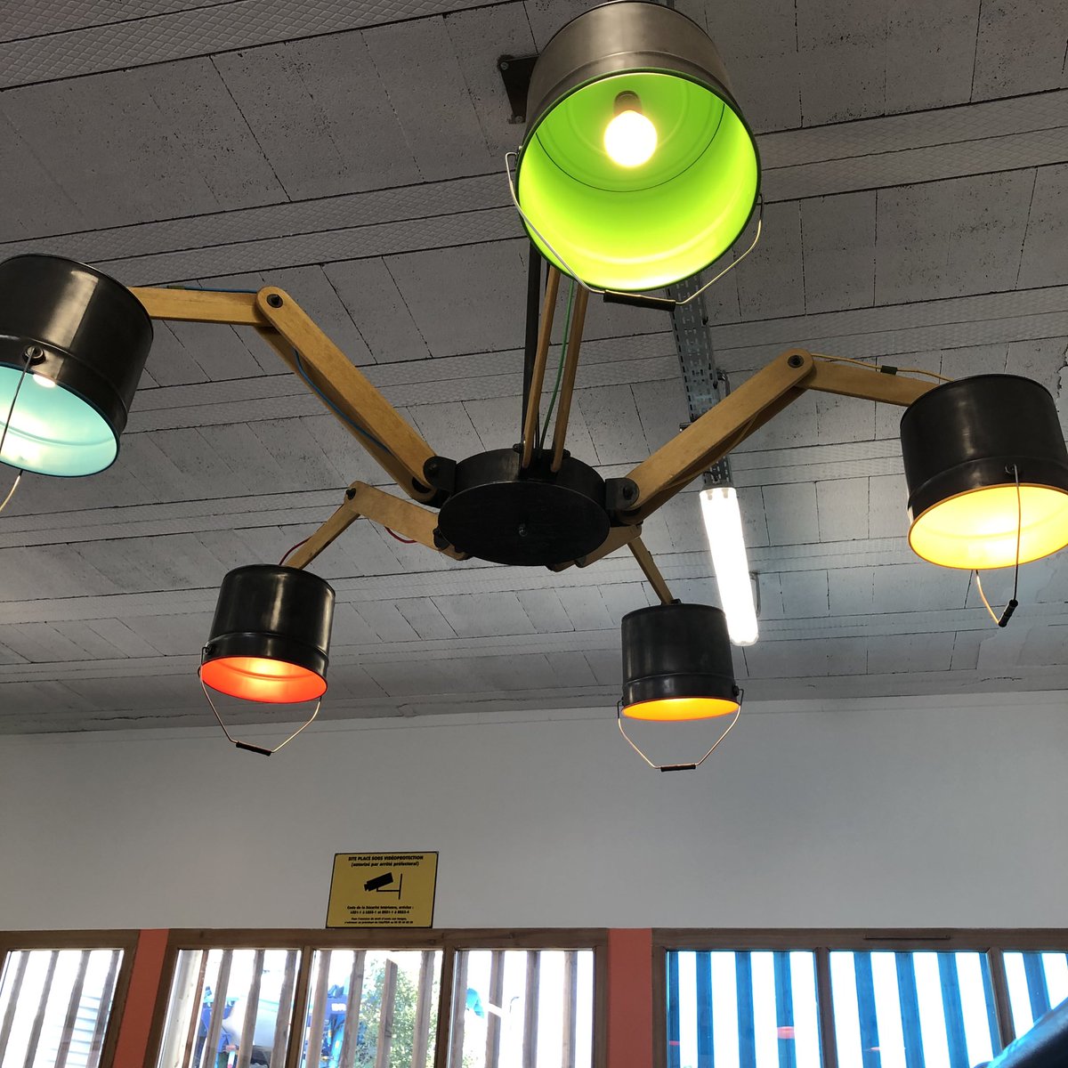 MARSAUDSandra's tweet photo. #EconomieCirculaire fin de journée avec #calitom pour l’inauguration du 2e magasin de réemploi de #France et d’éducation au réusage des matériaux à #Chateaubernard. En compagnie des élus et des designers charentais du #carrebouge @fm_lambert @SKerbarh Merci ! https://t.co/gFyz6dN5CW