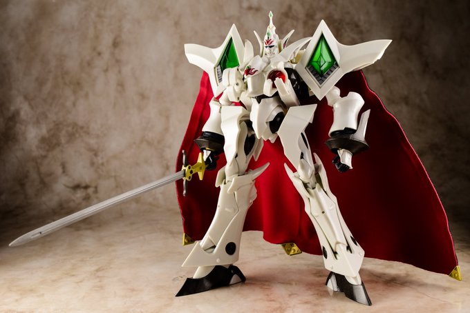 構造がまるで想像できなくて興奮してきた。
ドリルも内蔵だったりするんだろうか……。

エスカフローネは家宝にさせて頂いております。 https://t.co/XbBRNfmWQ6 