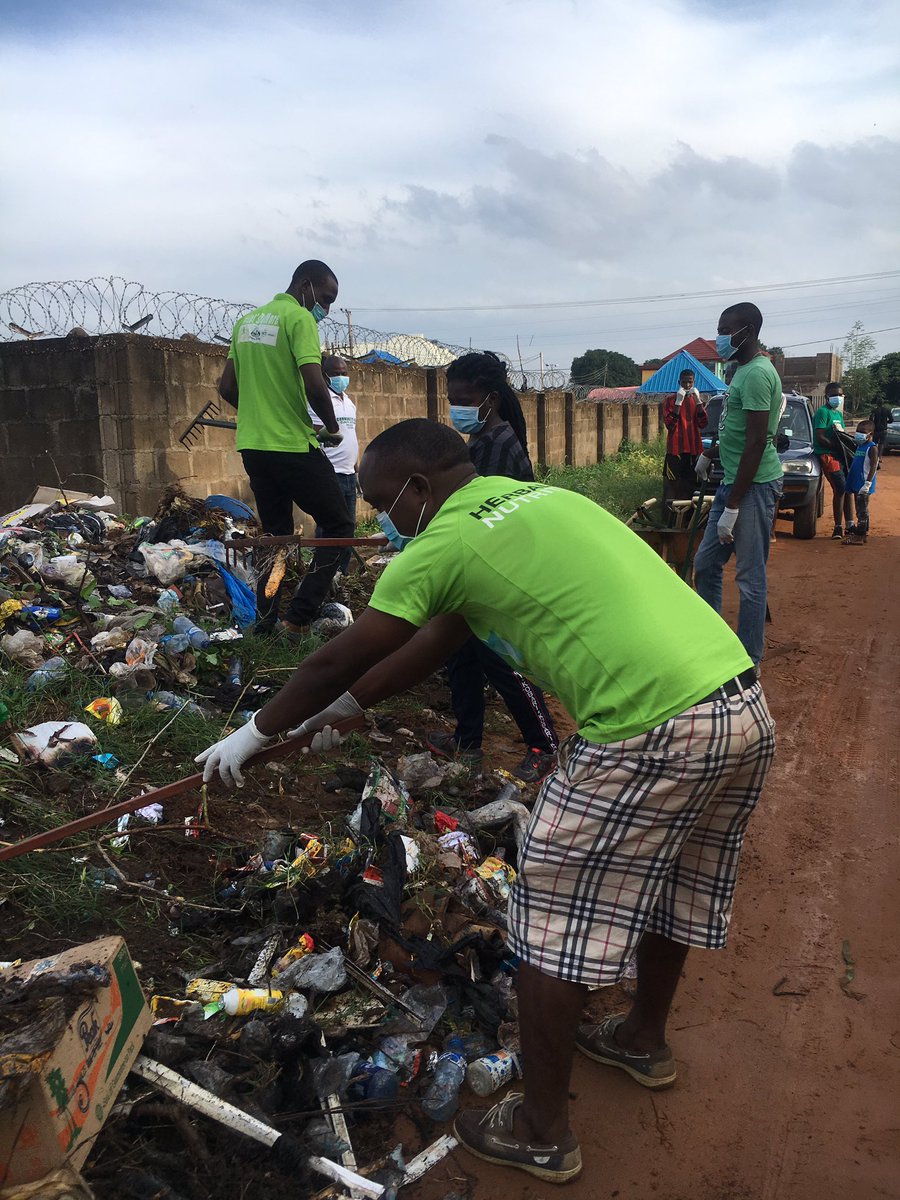 DevTrainNg's tweet photo. It’s #WorldCleanupDay and the #CLCAP Team with Yina community members are cleaning a major #DumpSite in the area
#KeepBenueClean https://t.co/M0cH1IcUVD