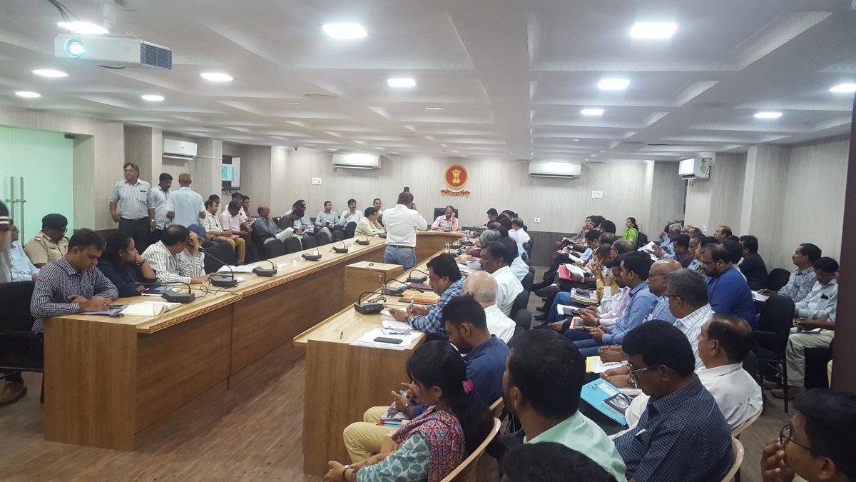 collectorkut's tweet photo. આજની જિલ્લા સંકલન સમિતિ બેઠકમાં તમામ અધિ.શ્રીઓને EVP બાબતે #VoterHelplineApp તથા #NVSP ની સમાજ અપાઈ. તમામ અધિ.શ્રીઓ પોતાનું, તેમના પરિવારનું, તેમના કર્મચારીઓનું તથા તેમના પરિવારના સભ્યોનું વેરિફિકેશન કરે તે માટે સમજ આપી અનુરોધ કરવામાં આવ્યું.
#VerifyYourSelf
@CMOGuj @CEOGujarat https://t.co/AgpMEXJJAV