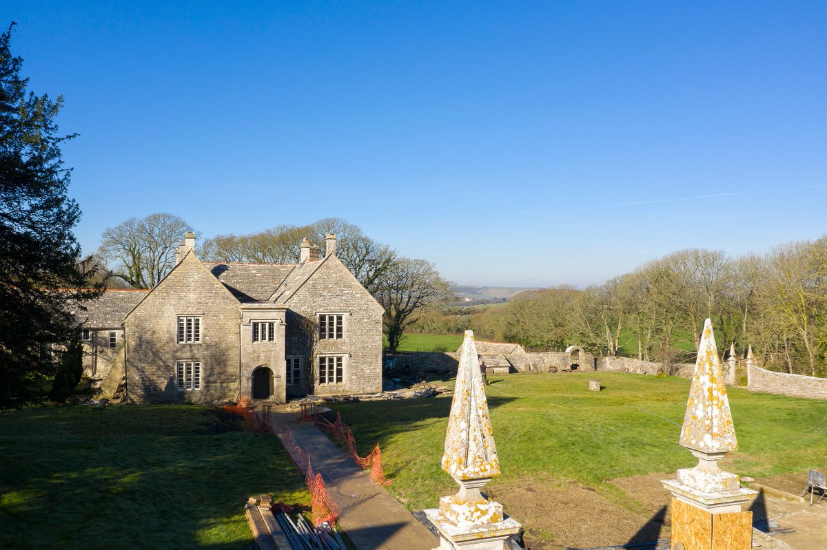 DorsetAHW's tweet photo. Day 9! Our final Saturday brings lots of amazing places to visit! Dunshay Manor is open all weekend thanks to @LandmarkTrust , #Bridport LSI are opening the doors of their Grade II Listed building as are the Quaker Meeting House &amp; Peace Garden on South Street #dahw2019 1/2 https://t.co/UVUMGX9YVA