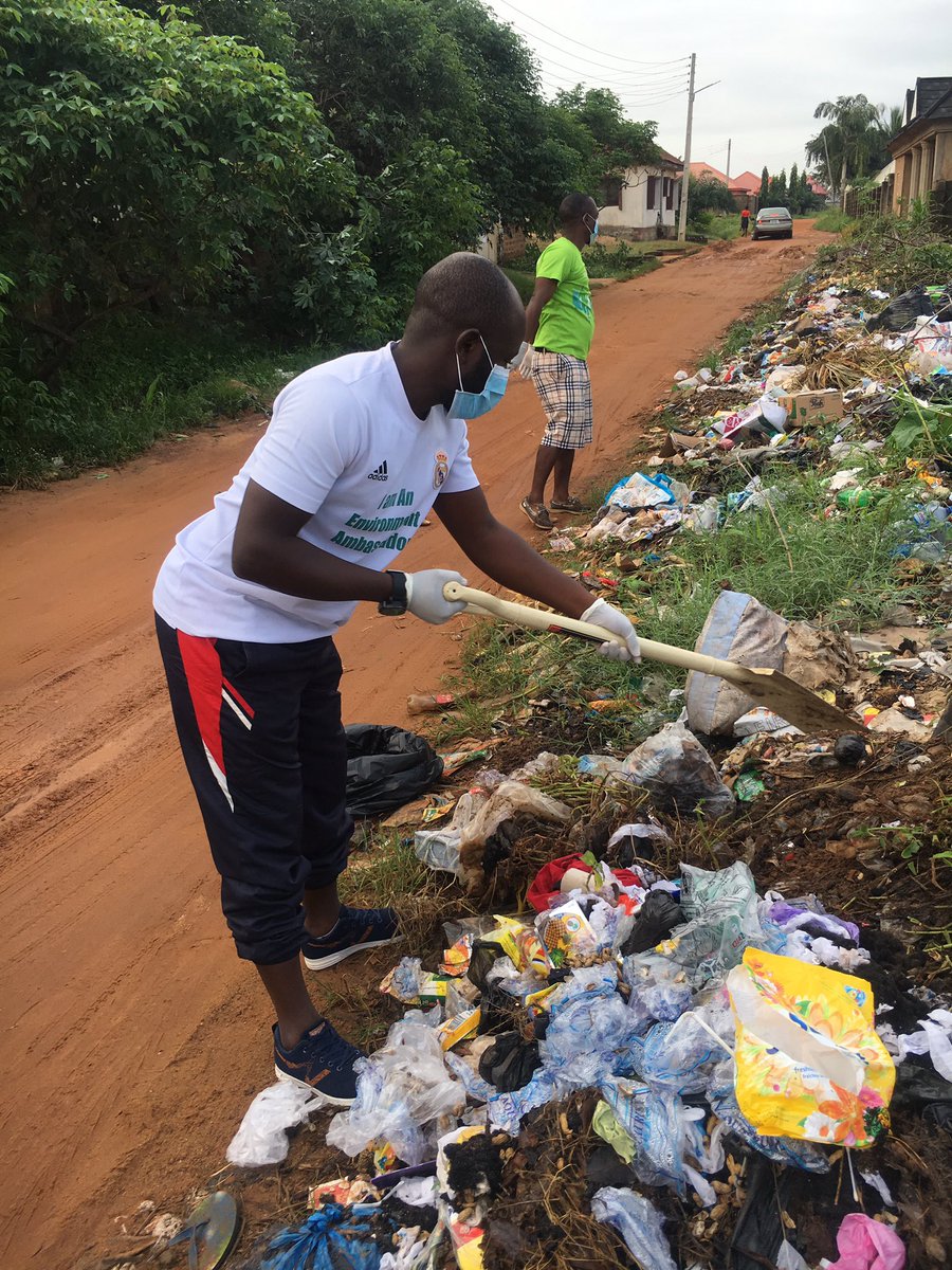 DevTrainNg's tweet photo. Benue #Environmentalist joins the world to commemorate #WorldCleanupDay at Yina Junction
#KeepBenueClean https://t.co/1JdGjFlCa5