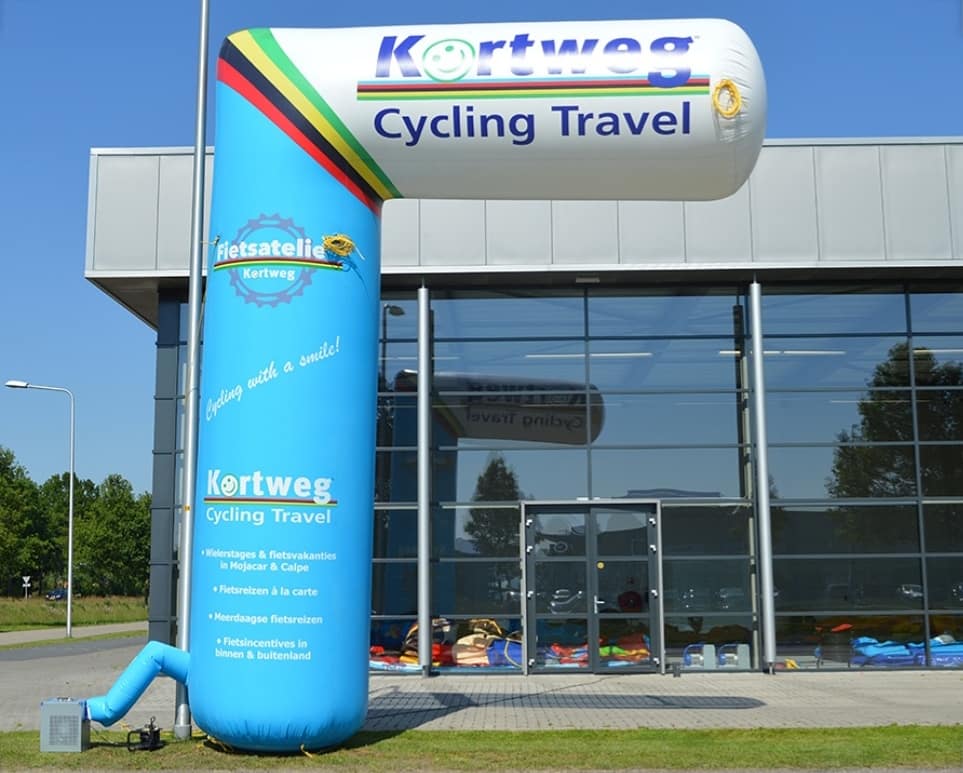 Start en aankomst bevinden zich op dezelfde locatie, op de Markt in Deinze ter hoogte van huisnummer 21. Dankzij <a href="/KortwegTravel/">KortwegCyclingTravel</a> wordt deze plek extra in de kijker gezet. #KDcriterium #kortweg #kortwegcyclingtravel