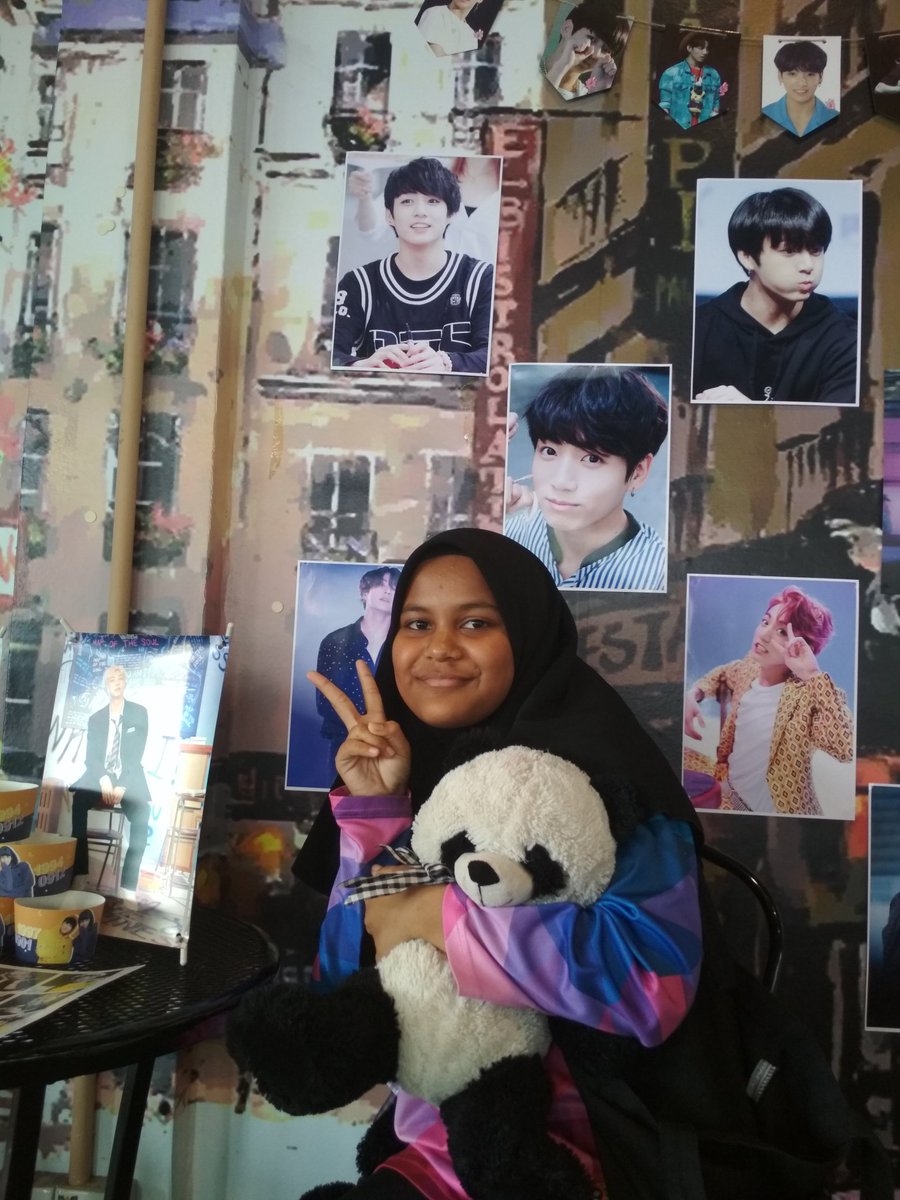yoongihubba's tweet photo. My first ever cupsleeve event ✨ #GoldenMoonInKelantan #GoldenMoonInMY 
#btsxarmykelantan https://t.co/LGC7yv9wTl