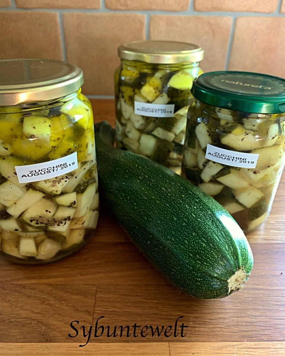 SybilleUS's tweet photo. Haltbarmachen für die kalte Jahreszeit....

#haltbarmachen #einkochen #konservieren #marmelade #mus #jam #irmisteddyatelier

https://t.co/upPile2NtE https://t.co/9mMfj6wQ7f