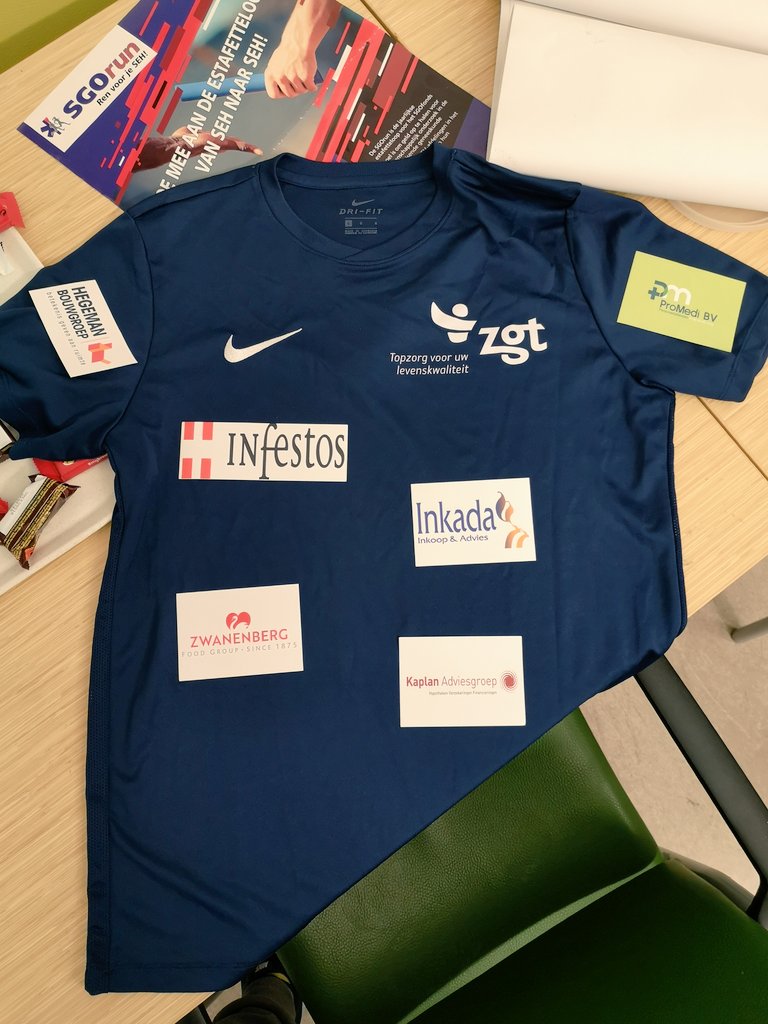 SgoZgt's tweet photo. Wij zijn er klaar voor. De shirts zijn er klaar voor. Lets go! #sgorun MST, bedankt voor de ontvangst! #zgt https://t.co/MiW55lWFtp