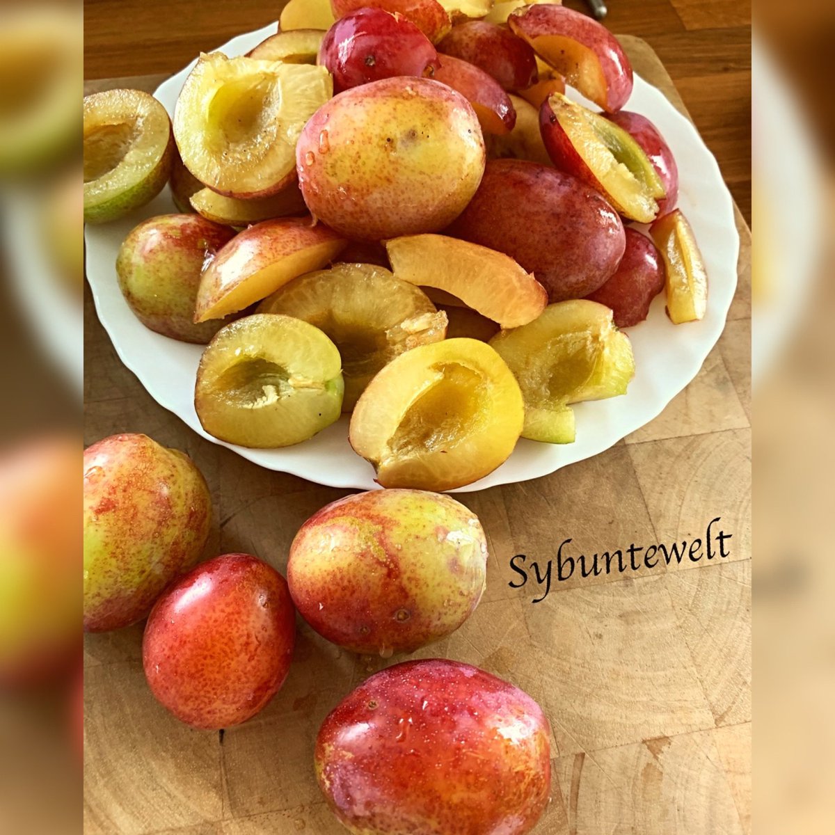 SybilleUS's tweet photo. Leckerer Pflaumenkuchen...

#pflaumenkuchen #pflaumen #backen #irmisteddyatelier https://t.co/4Gu30rIaXF