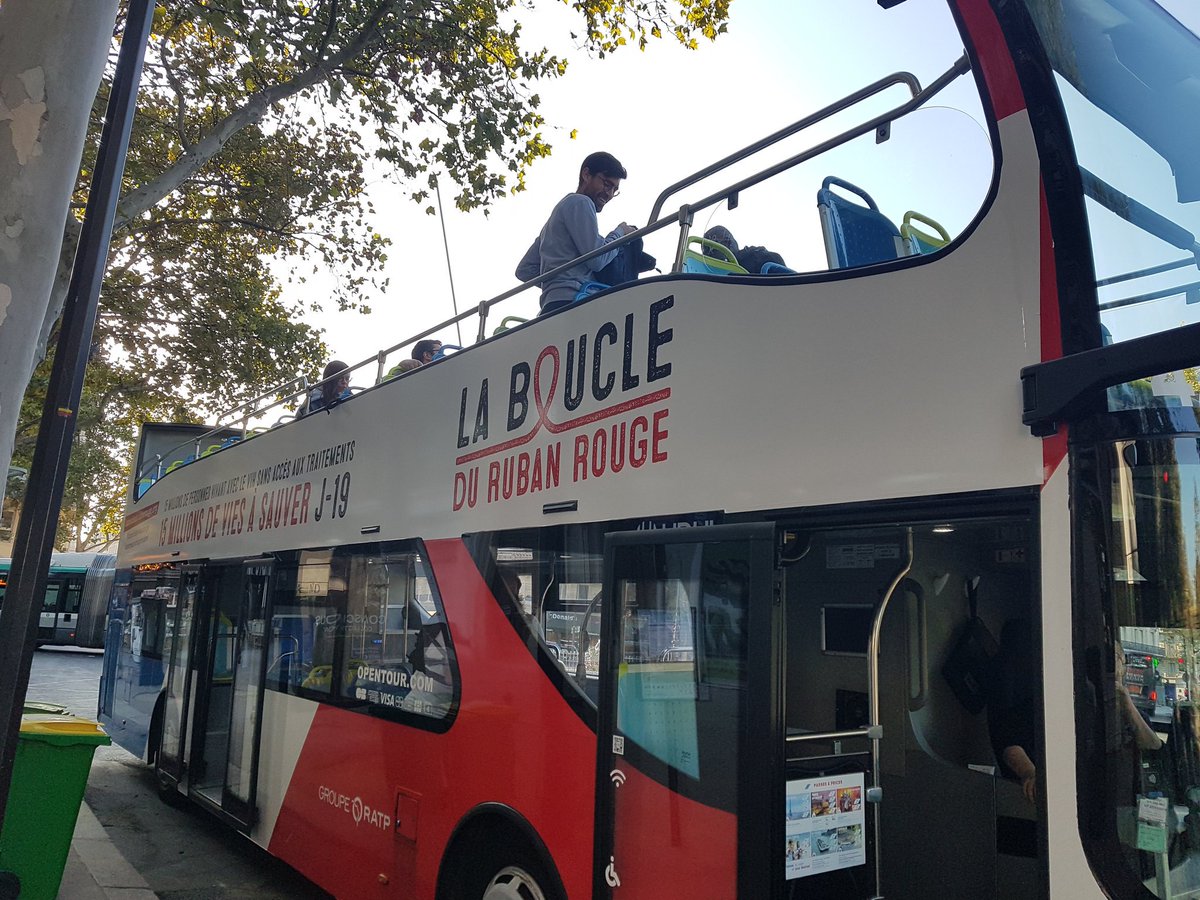 assoAIDES's tweet photo. Prêts-es pour l'étape parisienne de #LaBoucleduRubanRouge ? Nous, on est à fond pour demander l'augmentation de la contribution française au Fonds Mondial. Monsieur le président #CestVotreMissiooon ! #stepupthefight #EndAIDS https://t.co/5rxEodpPkf