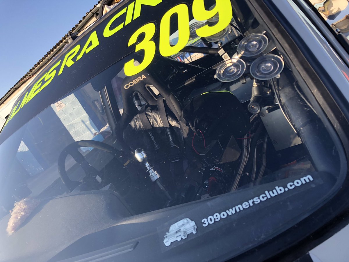 309Team's tweet photo. Ready to rock for qualy at 9! Perfect conditions..... #309 #peugeot #peugeot309 #bringingsexyback #backview #thruxton #qualy #nofilterneeded https://t.co/6ObDTclp7e