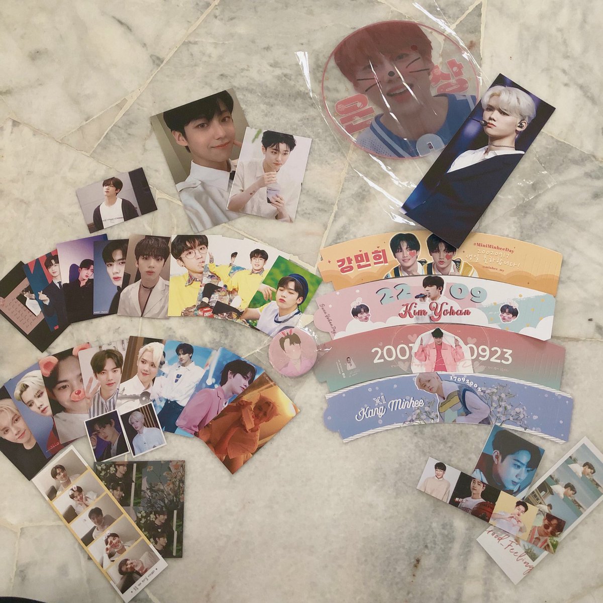 chouhaechan's tweet photo. wow,,, look at all the freebies + kits ive managed to get today 🤩 thank you so much for everyone who gave freebies ++ hosted the cup-sleeve events !!
#BunnYohanDay 
#MiniMinheeDay 
@Bunnyohan20 
(forgot the u/n of who hosted kuanlins and minhees one) https://t.co/IIaA6hKlqa