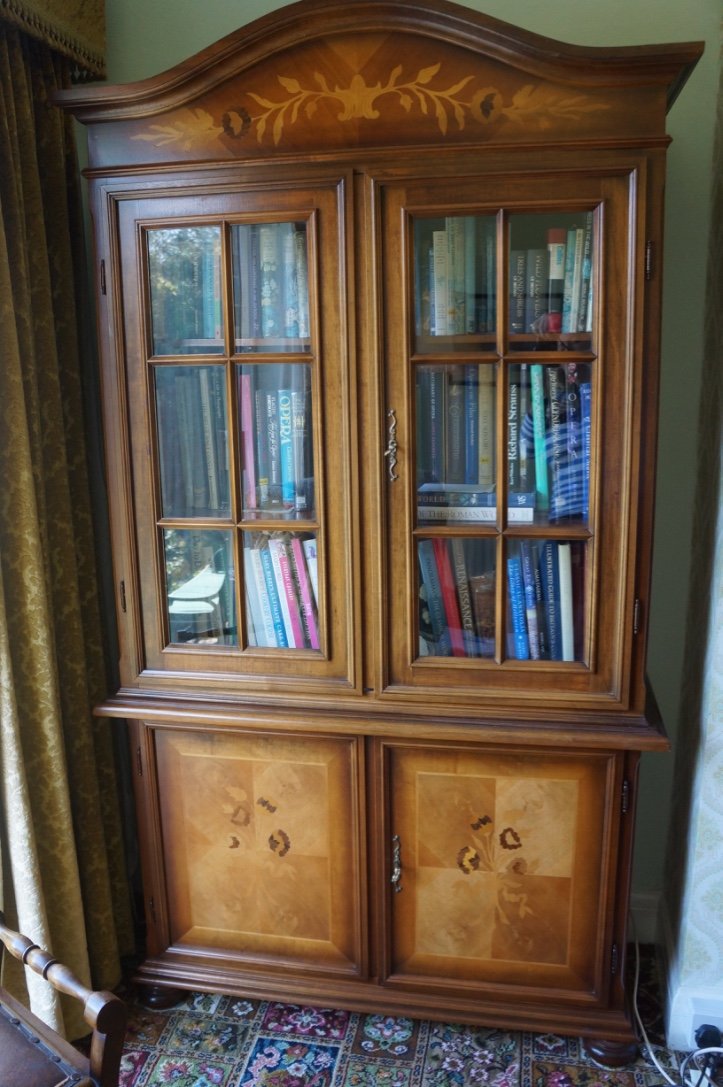 Just added to our Ebay store today are these lovely 1990s reproduction Italian style bookcase /cabinets. Collection for these will be from #Ruislip #HA4 #ebayseller #ebayreseller #prelovedfurniture ebay.co.uk/str/auctionfai…