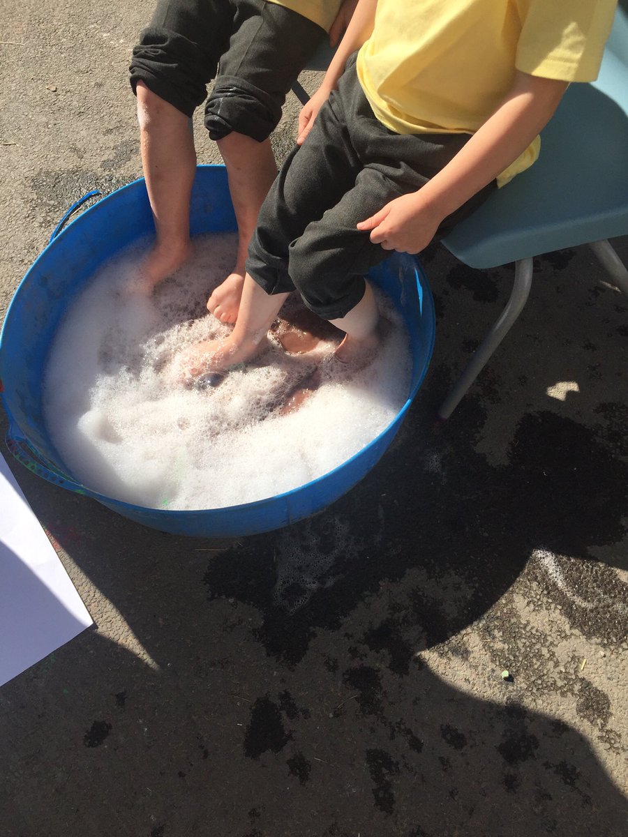 MRS_C_DOYLE's tweet photo. Nursery yellow and blue parents, did you wonder why you had some little children with red and green toes last night? Hereβs why, look at the fun we had painting with our feet!!! @MissAntrobus @MissGlover12 #MesneLea #squishy #slippyslidey #funinthesun https://t.co/UmUAe6K2Ps