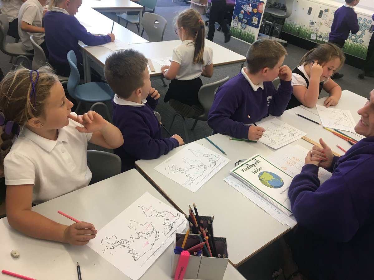 YBB_Y1's tweet photo. We spent the morning looking at what art 🖼 we could find from around the world? #egyptianart #mexicanskulls #dreamcatchers #willowplates #aboriginalart #nativeart #findingout https://t.co/U1YD1MyOv8