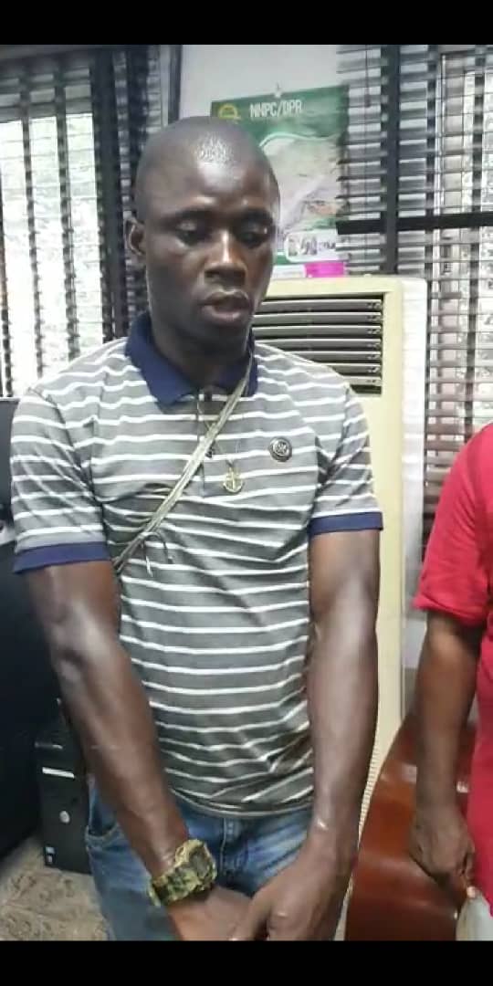 rvsg_ng's tweet photo. ARREST OF SERIAL KILLER: RIVERS STATE SECURITY COUNCIL LAUDS POLICE
https://t.co/F2BB50Hijx
#rivers #riversstate #rvsg #securituy #ProtectPHGirls #protectphwomen #SerialKillerInPH #Police https://t.co/KJdTLjuHCR