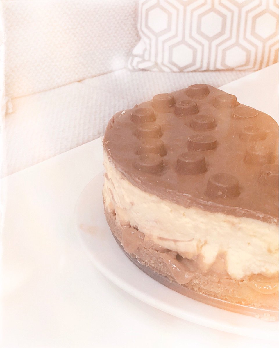 This Rollo Cheesecake is the sure fire way of kicking off the weekend in style😎 #LifesTooShort #EatCakeforBreakfast 🍫