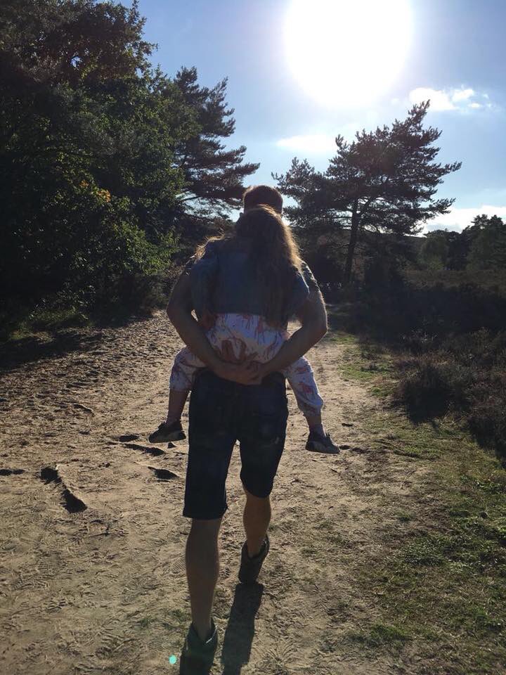 You are never too small for a piggy back from daddy #MummyDiaries #parenting 💋👏🏻
