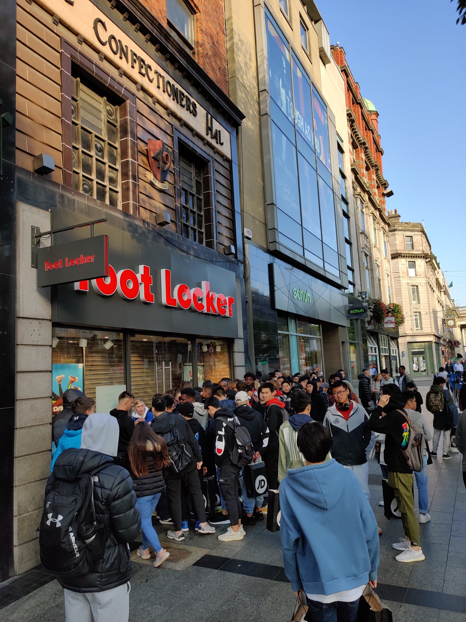Foot locker 2025 london yeezy