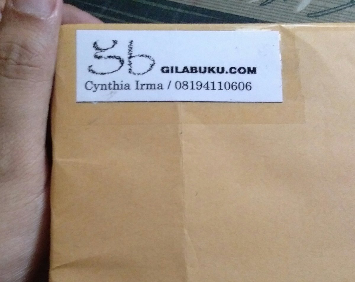 gs_respati's tweet photo. Akhirnya lengkap. Tadinya cm punya buku kedua bung @enigmablogger . Dulu saya terlewat beli buku pertama, pas balik lagi ke tokonya, buku sudah nggak ada. Lihat lagi di etalase toko online. Langsung beli deh.

*foto terakhir nama sellernya di tokped. https://t.co/PRoSIx0cap