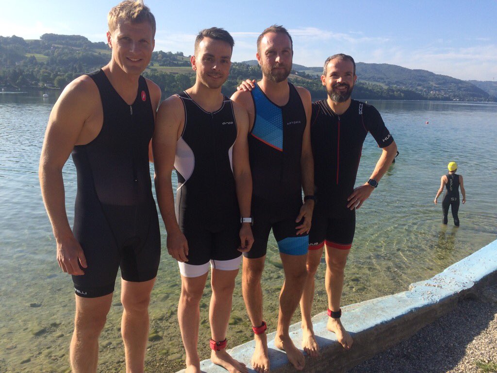 Sebavrillon's tweet photo. C’est parti pour le half iron man de #paladru !! Ça va être long... #team #saintnicolas #Triathlon https://t.co/wNBsrYblD5
